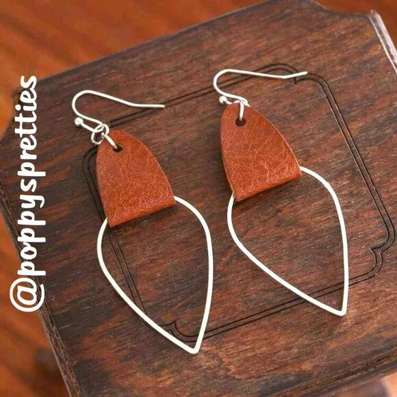 Poshmark Closets Representing Pantone Color of the Year 2025, Mocha Mousse! - Picture 15 of 15